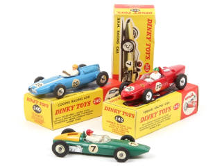 Lot 151 - DINKY TOYS (GB) (3)
