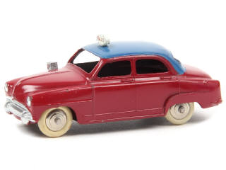 Lot 171 - DINKY TOYS (FRANCE) (1)