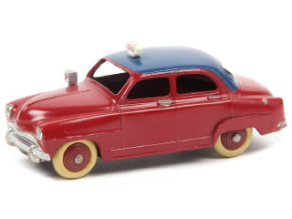 Lot 172 - DINKY TOYS (FRANCE) (1)