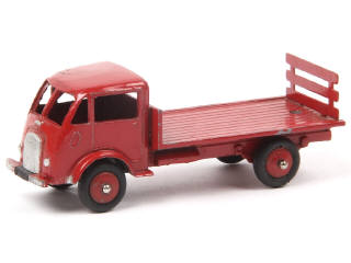 Lot 629 - DINKY TOYS (FRANCE) (1)