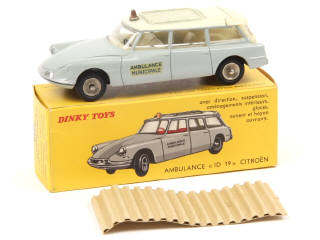 Lot 592 - DINKY TOYS (FRANCE) (1)