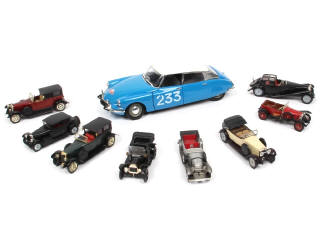 Lot 219 - DIVERS (9)