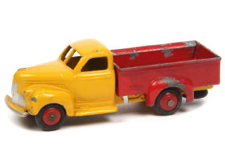 Lot 272 - DINKY TOYS (FRANCE) (1)