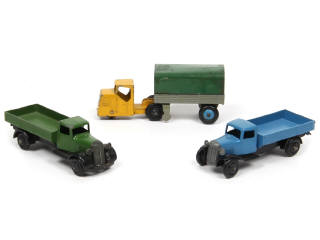 Lot 245 - DINKY TOYS (GB) (3)