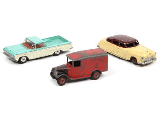 Lot 246 - DINKY TOYS (GB) (3)