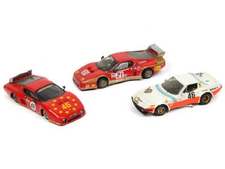 Lot 137 - DIVERS (3)