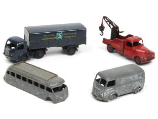 Lot 300 - DINKY TOYS (FRANCE) (4)