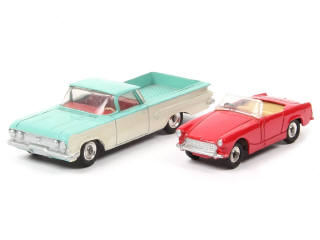 Lot 352 - DINKY TOYS (GB) (2)