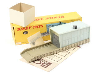 Lot 391 - DINKY TOYS (FRANCE) (1)