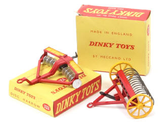 Lot 355 - DINKY TOYS (GB) (2)