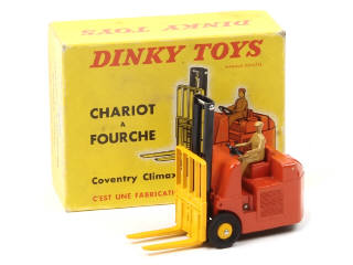Lot 392 - DINKY TOYS (FRANCE) (1)