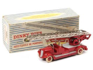Lot 381 - DINKY TOYS (FRANCE) (1)