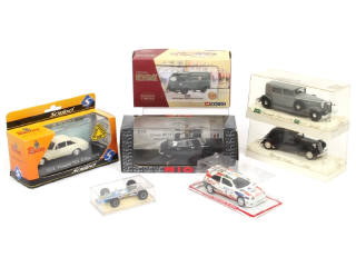 Lot 207 - DIVERS (7)