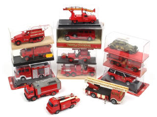 Lot 157 - DIVERS (13)