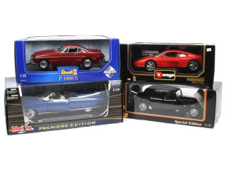 Lot 112 - DIVERS (4)