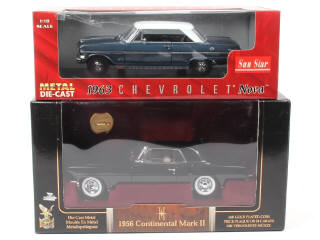 Lot 156 - DIVERS (2)