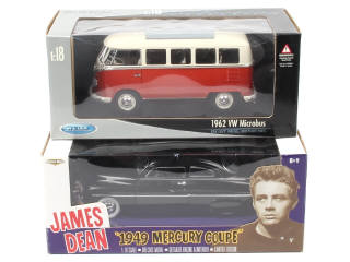 Lot 173 - DIVERS (2)