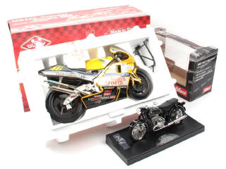 Lot 131 - DIVERS (2)