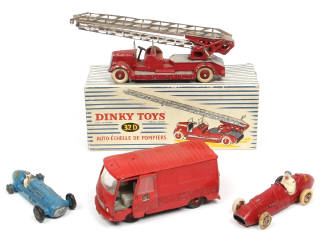 Lot 413 - DINKY TOYS (FRANCE) (5)
