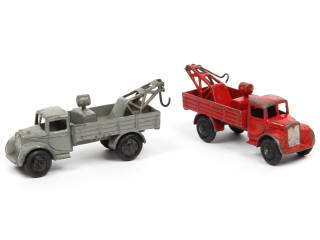 Lot 376 - DINKY TOYS (GB) (2)