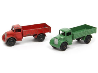 Lot 378 - DINKY TOYS (GB) (2)