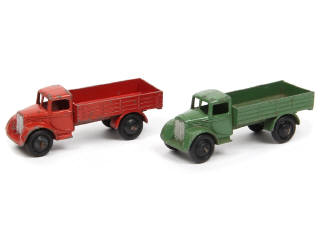 Lot 379 - DINKY TOYS (GB) (2)