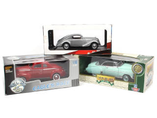 Lot 152 - DIVERS (3)