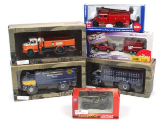 Lot 228 - DIVERS (7)