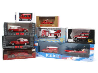 Lot 230 - DIVERS (9)