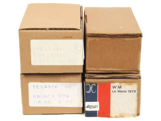 Lot 127 - DIVERS (4)