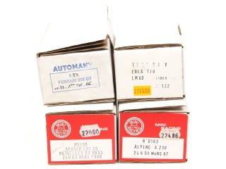 Lot 132 - DIVERS (4)