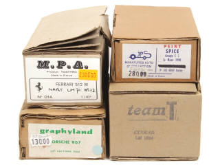 Lot 133 - DIVERS (4)