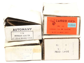 Lot 135 - DIVERS (4)