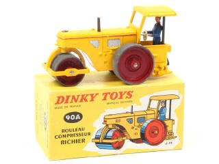 Lot 162 - DINKY TOYS (FRANCE) (1)