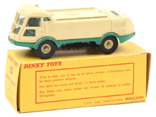 Lot 157 - DINKY TOYS (FRANCE) (1)