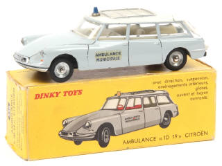 Lot 151 - DINKY TOYS (FRANCE) (1)