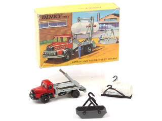Lot 159 - DINKY TOYS (FRANCE) (1)