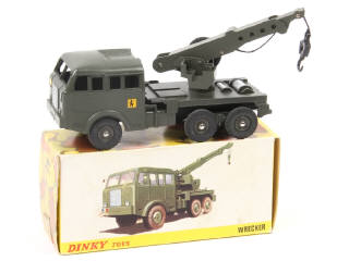 Lot 213 - DINKY TOYS (FRANCE) (1)