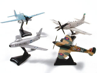 Lot 169 - DIVERS (4)