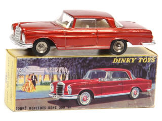 Lot 405 - DINKY TOYS (FRANCE) (1)