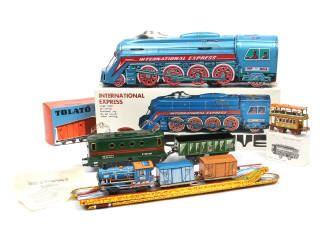 Lot 152 - DIVERS (5)