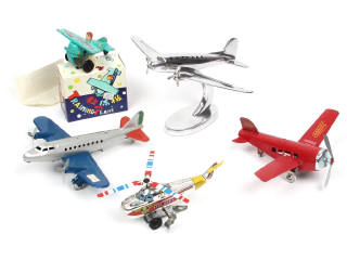 Lot 157 - DIVERS (5)