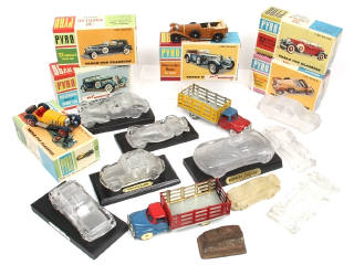 Lot 166 - DIVERS (19)