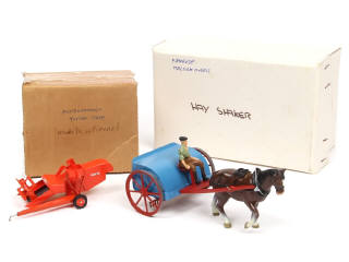 Lot 110 - DIVERS (2)