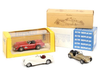 Lot 175 - DIVERS (3)