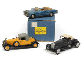 Lot 176 - DIVERS (3)