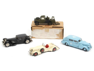 Lot 180 - DIVERS (4)