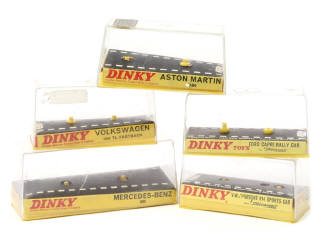 Lot 283 - DINKY TOYS (GB) (3)
