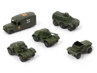 Lot 300 - DINKY TOYS (GB) (5)