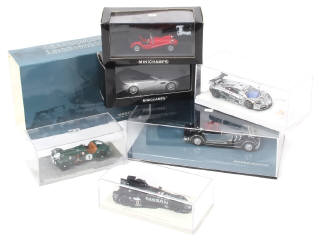 Lot 317 - DIVERS (6)